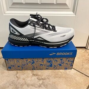 Men’s Brooks Adrenaline 23 Size 10.5